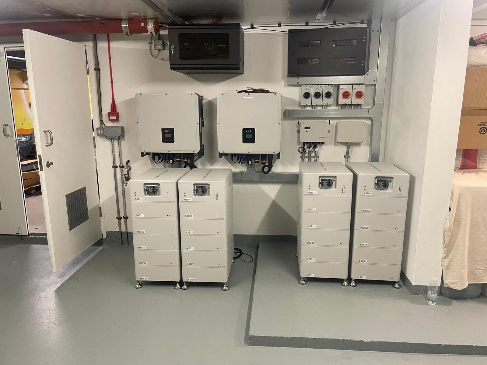 Commercial battery storage and inverter installation